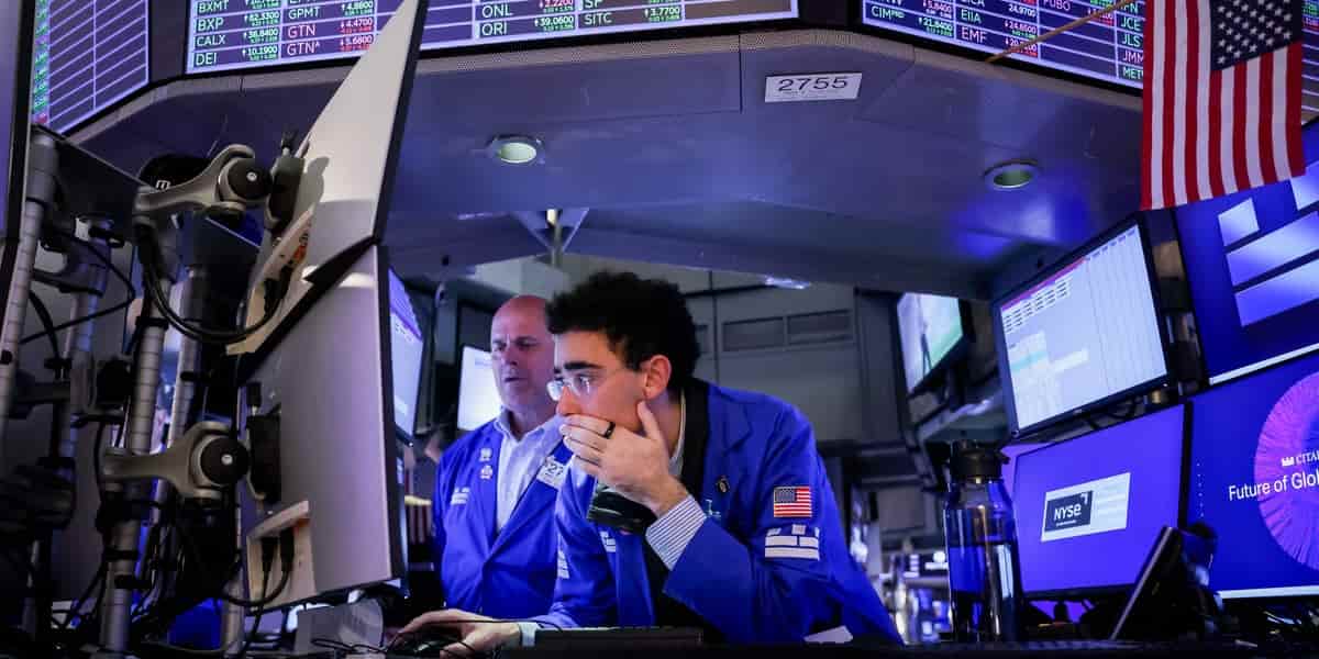 Hedge funds shift strategy as market momentum fades