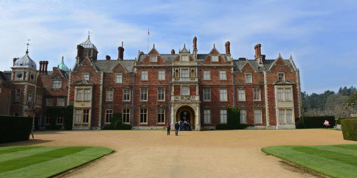 King's decorator found dead after dispute over paint job