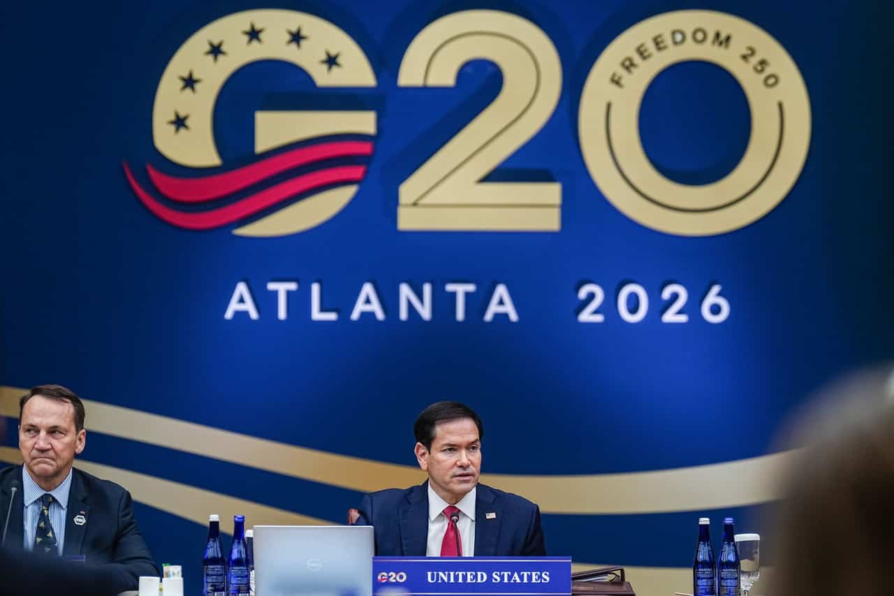 G20 'family photo' cancelled after protests over Russian minister's presence