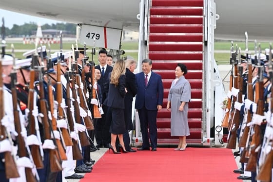 Xi Jinping arrives in Washington for state visit, met by Donald Trump