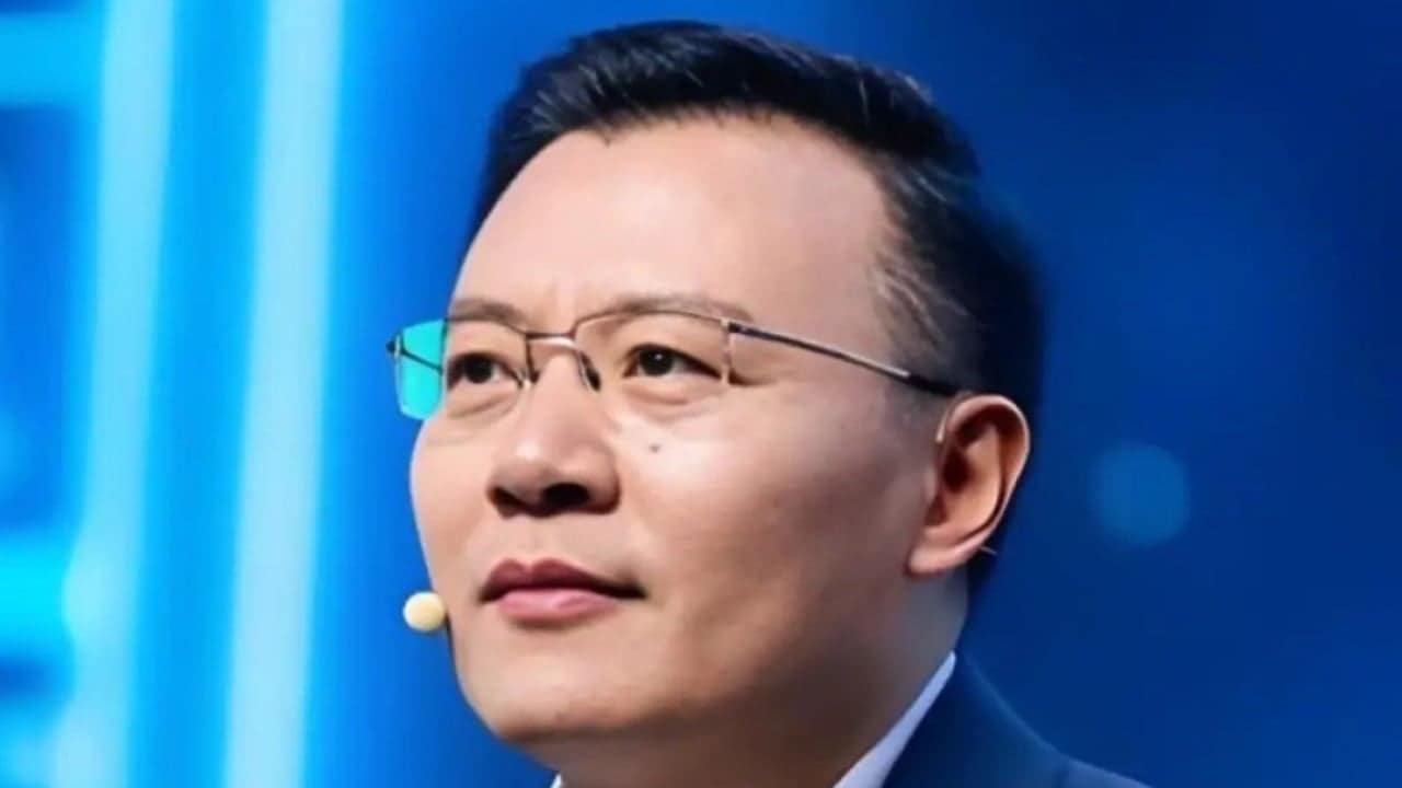 China restricts prominent economist Ren Zeping's social media account