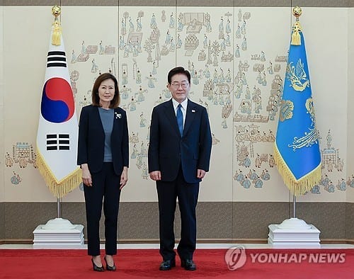 President Lee receives credentials from new US Ambassador Steel, 3 others