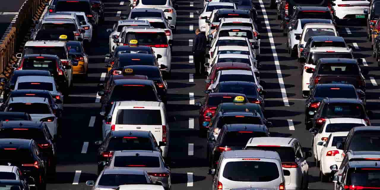 China's auto industry consolidates amid profitability crisis