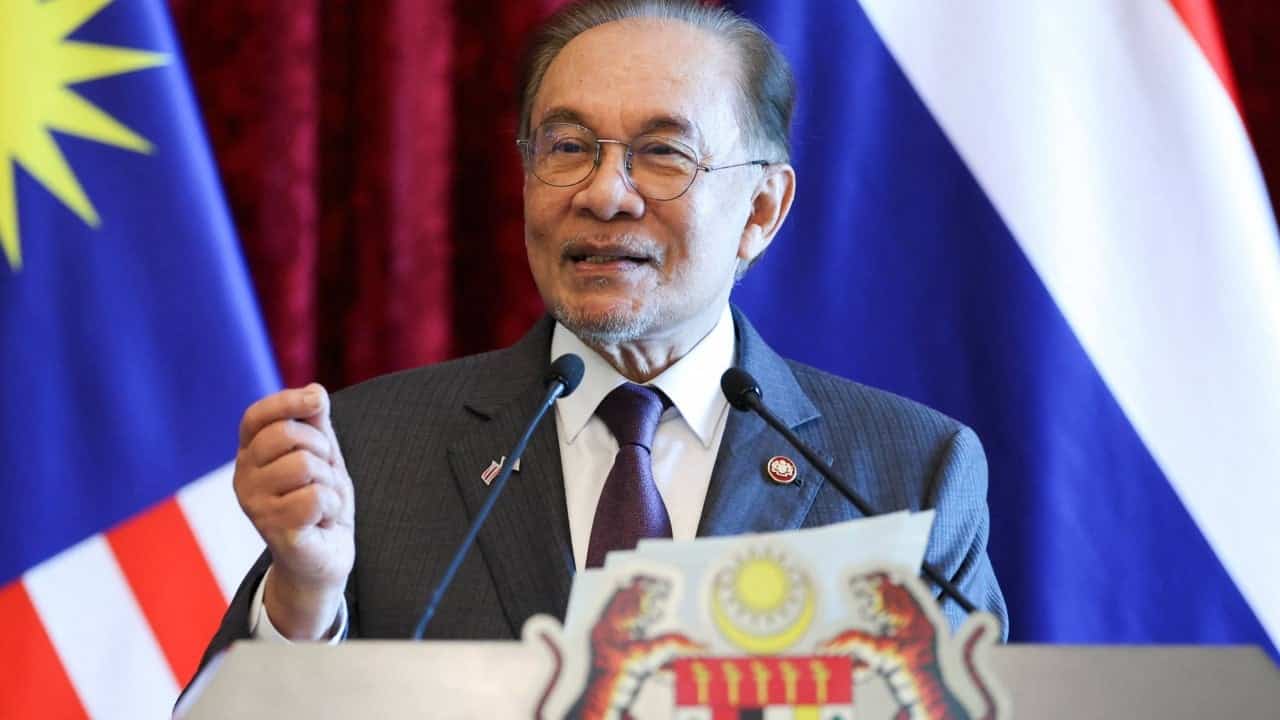 Malaysia's Anwar warns coalition partners: fall in line or resign