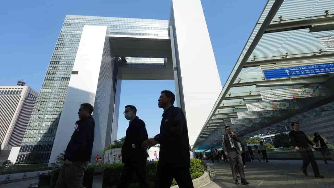 Elite civil servants leaving prompts calls for hiring rethink