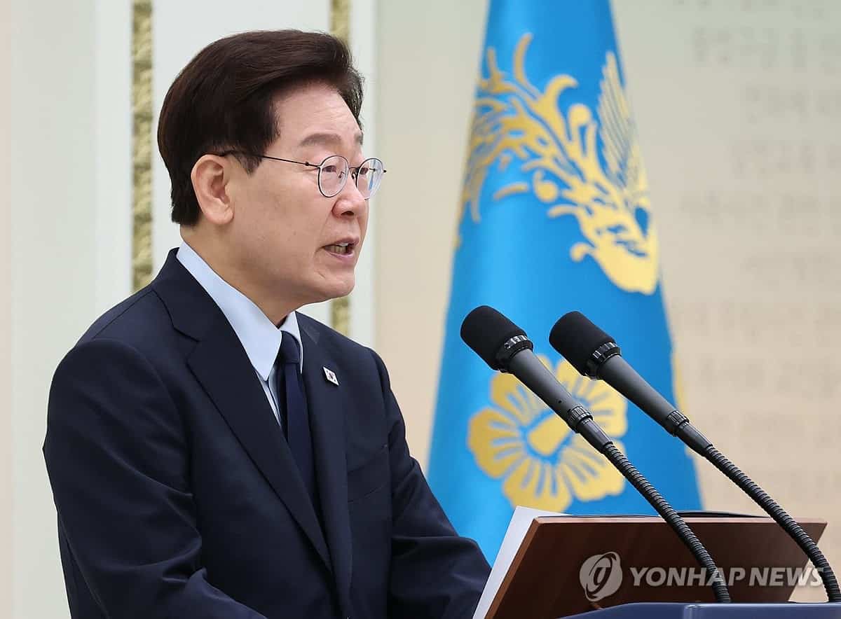 President Lee's approval rating hits record low amid policy controversies