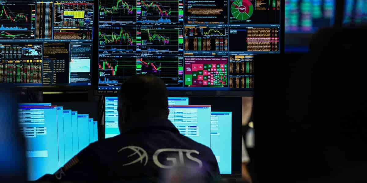 Hedge fund manager Leopold Aschenbrenner apologizes to investors after 67% July loss