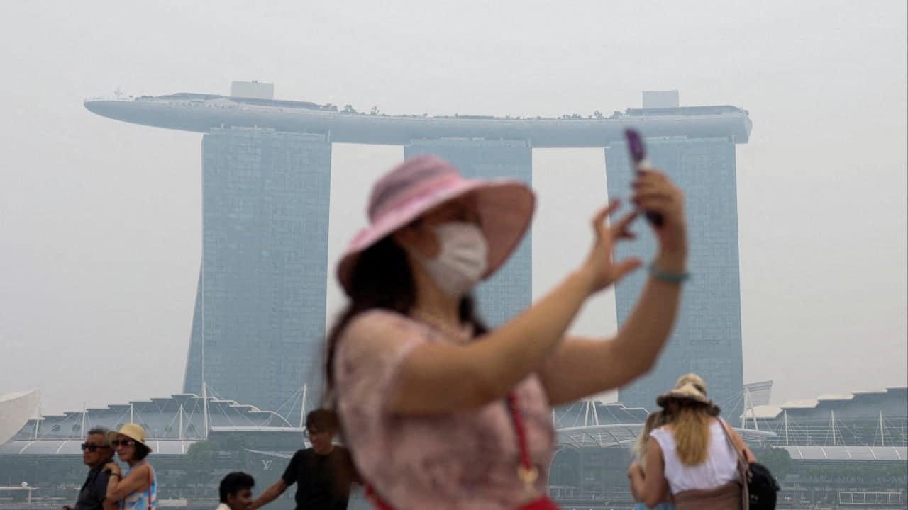 Singapore targets seven companies over Indonesian wildfires