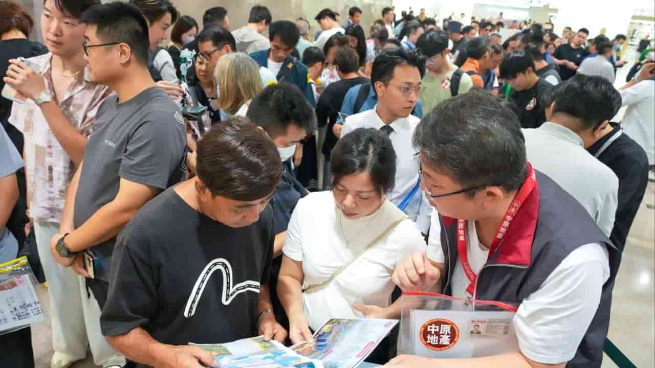 Hong Kong Northern Metropolis Flats Draw Strong Buyer Interest