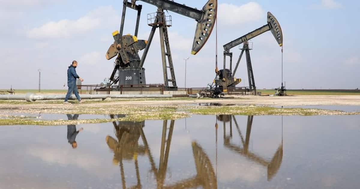 Oil slips 1% as Iran diplomacy eases supply fears