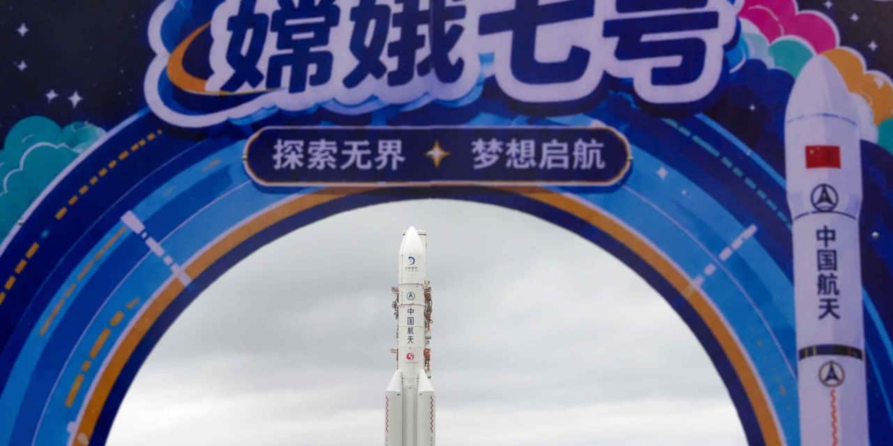China's Moon South Pole Mission Delayed, Potentially Aiding US Race