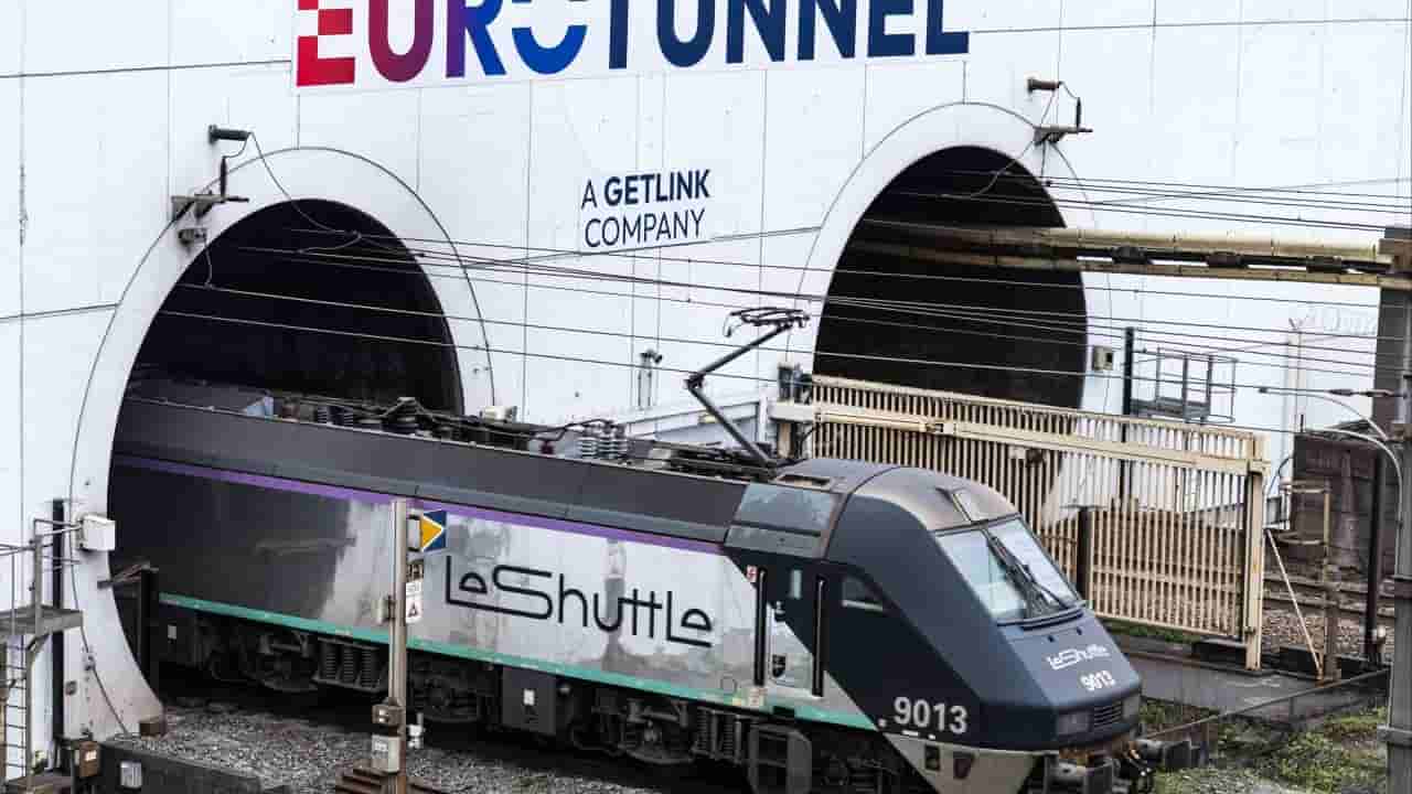 Minibus accident injures 19 at Eurotunnel loading platform