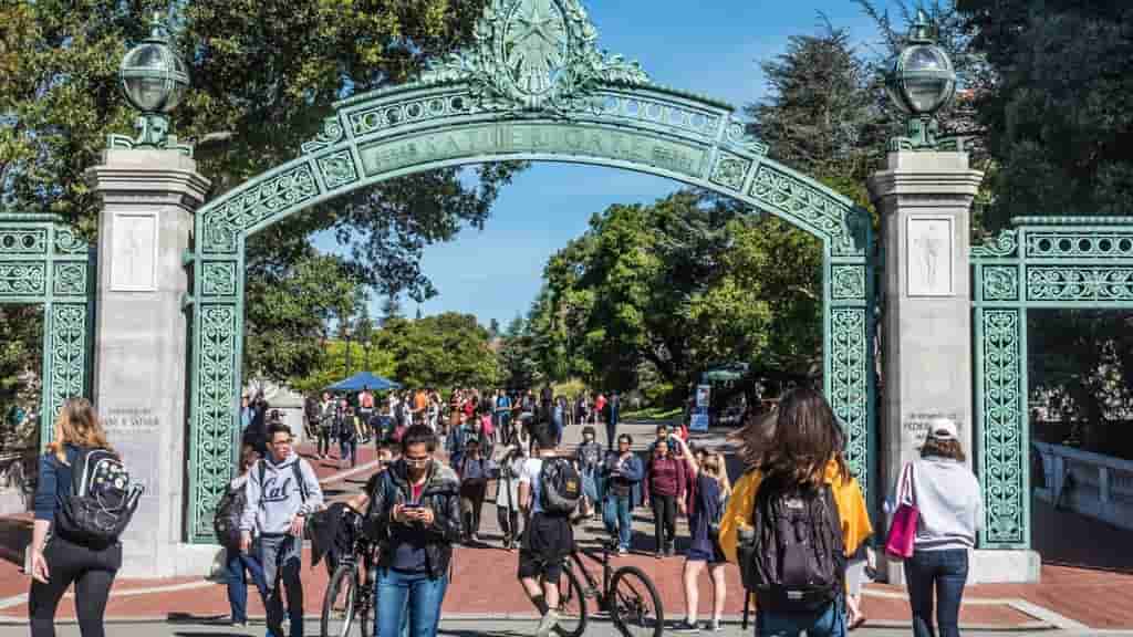 Chinese media criticizes US think tank report on student visa decline