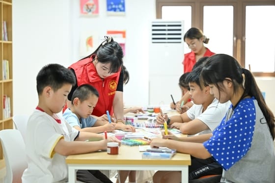 Chinese Graduates Seek Grassroots Jobs Amid Shrinking Government Hiring
