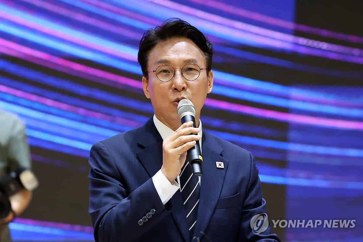 Ex-PM Kim announces bid for ruling party leadership