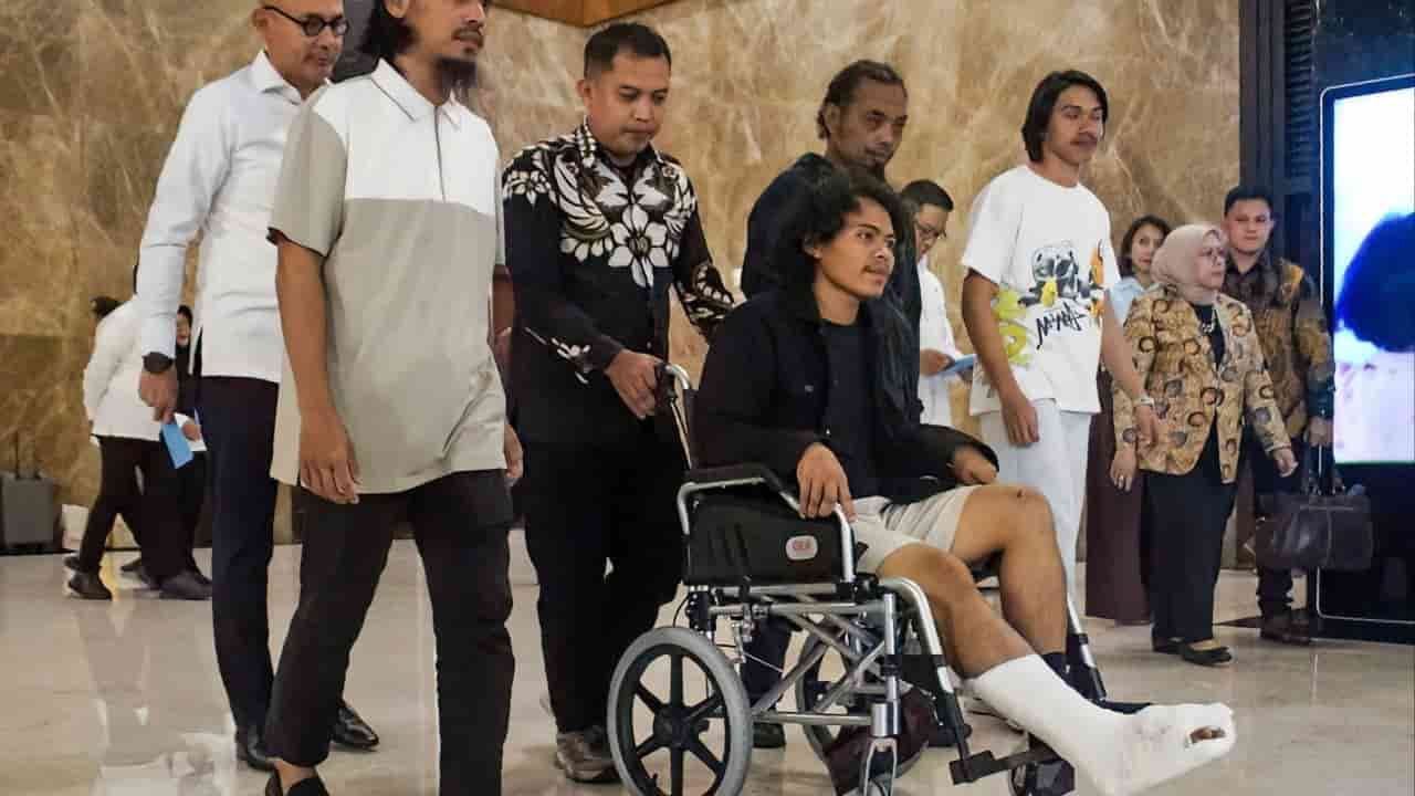 Four Indonesian seamen return home after Somali pirate ordeal