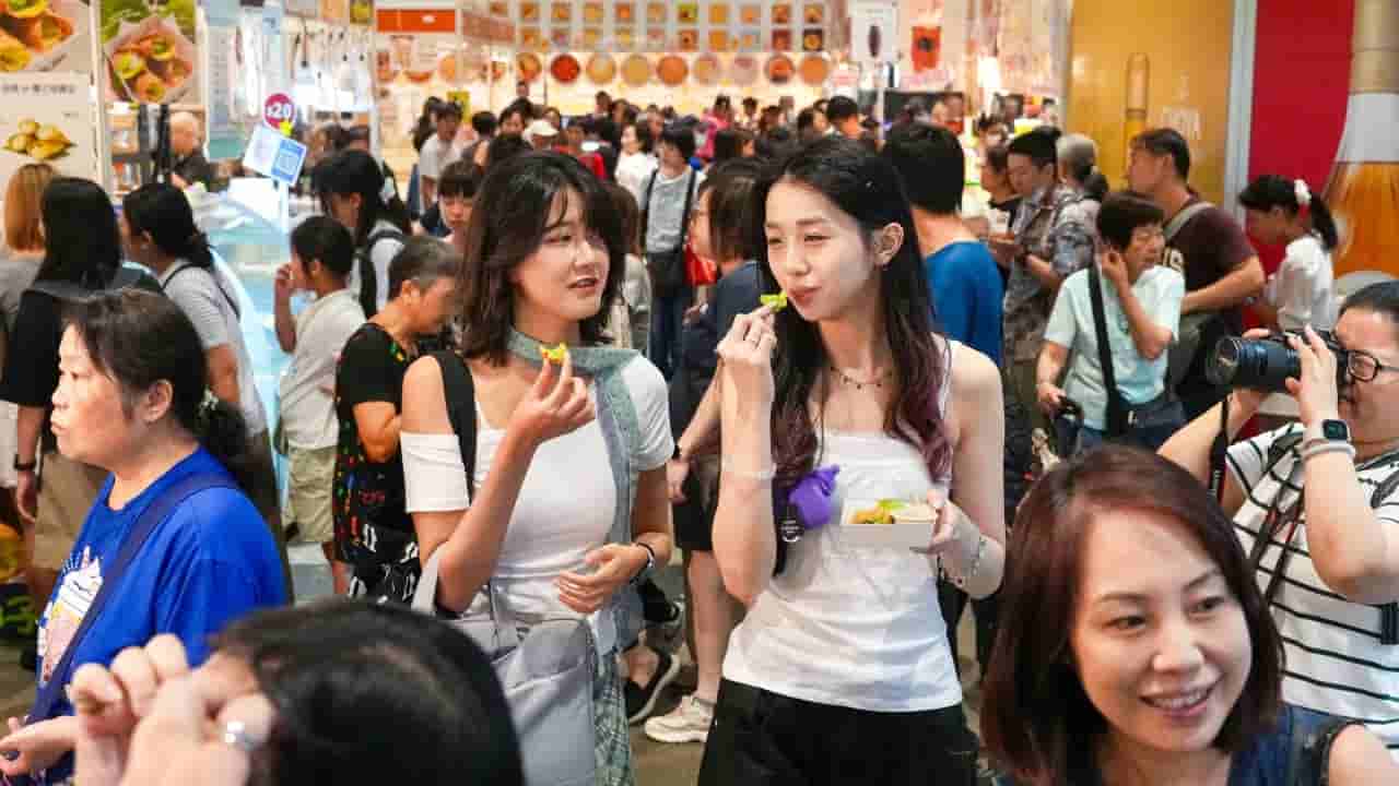 Thousands attend Hong Kong Food Expo amid heatwave