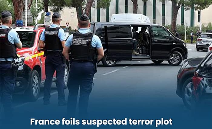 Suspicious Vehicle Near Paris Synagogue Prompts Evacuation, Discovery of Weapon