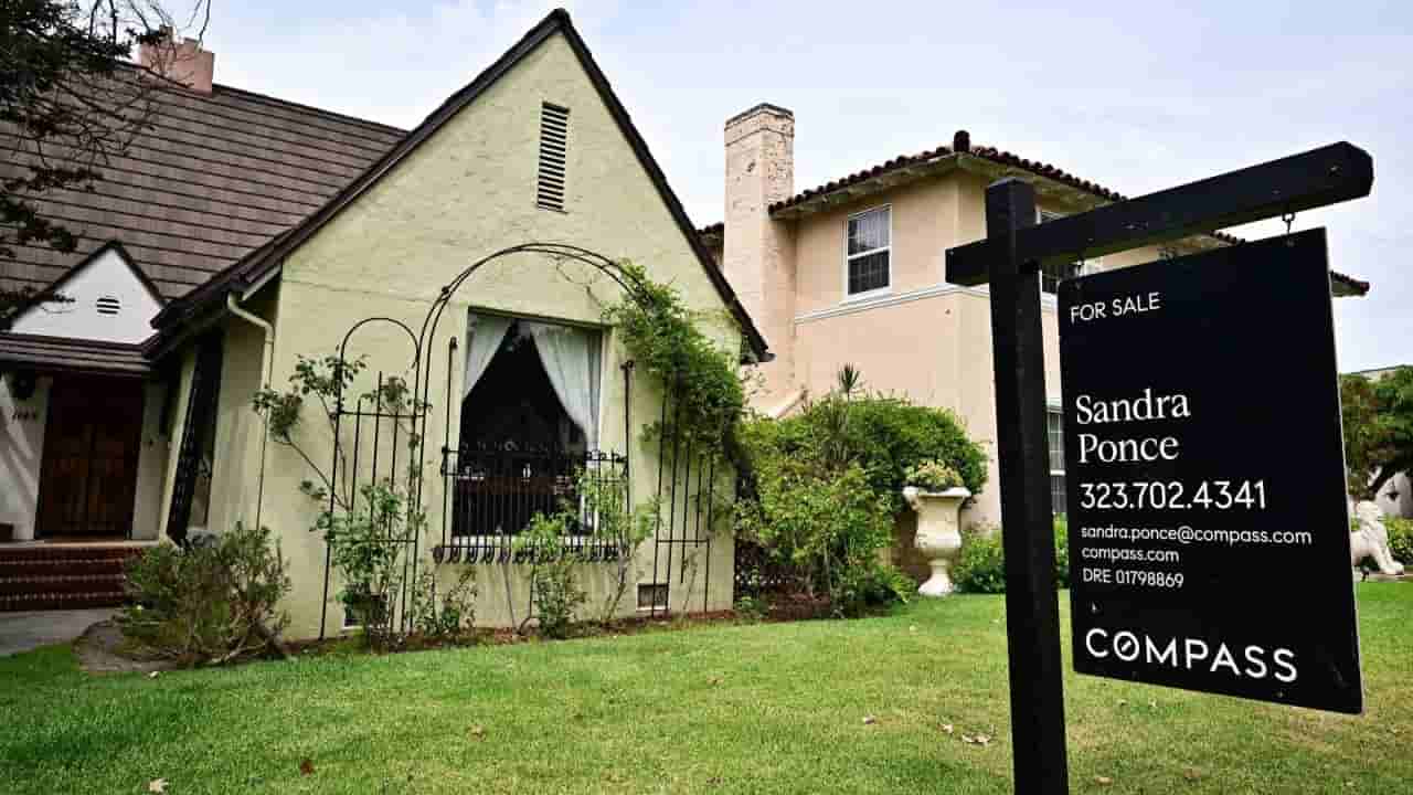 US existing home sales drop to 14-month low in August