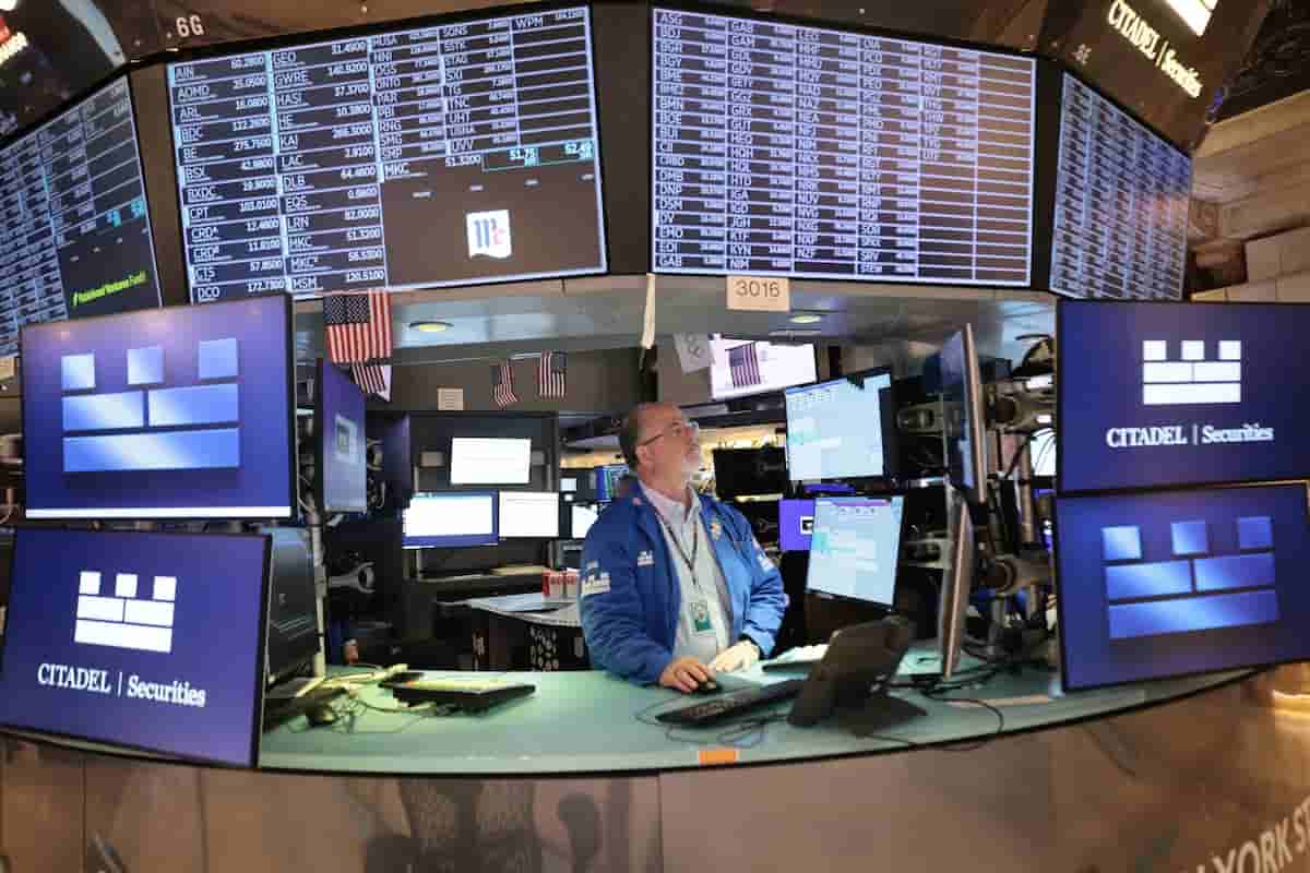 Stocks hold near record highs despite surging Treasury yields