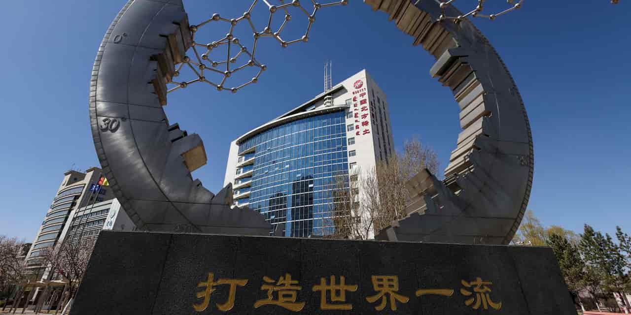 Japan, China need economic hotline amid defense communication gap
