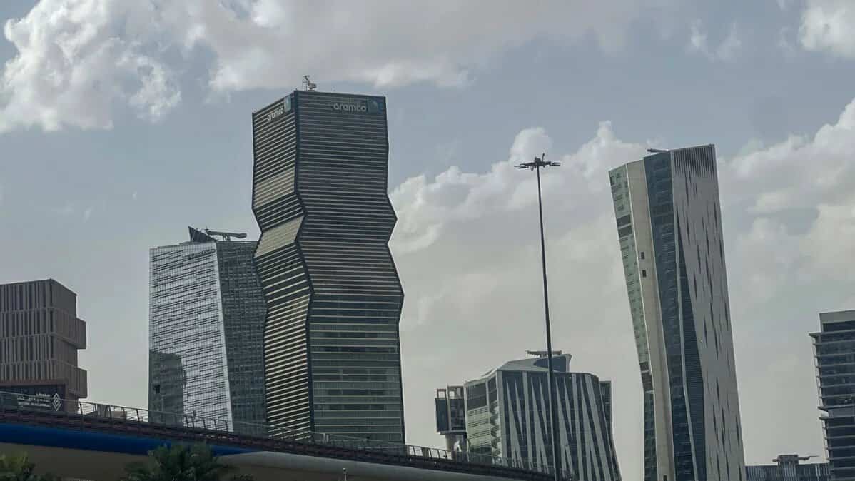 Business executives plan for UAE-Saudi Arabia rivalry