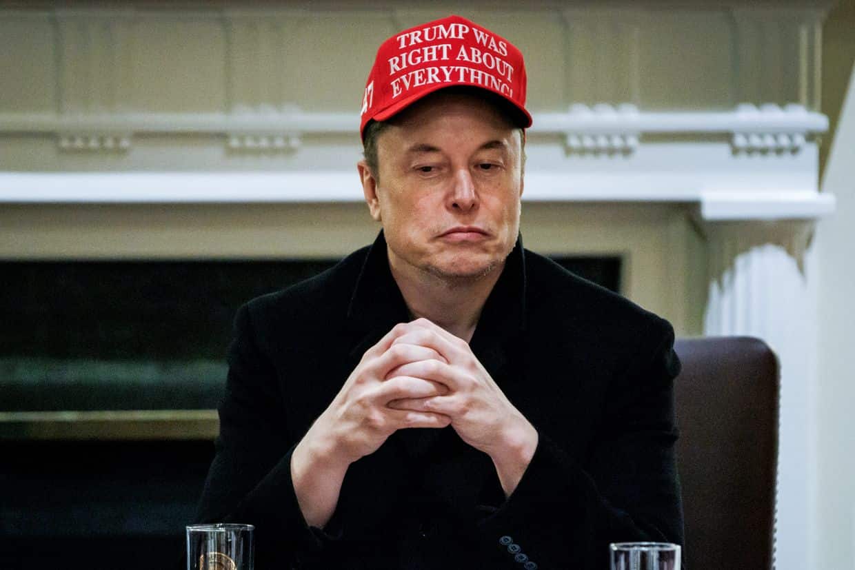 Zelensky awards Order of Liberty to Elon Musk amid Starlink access talks