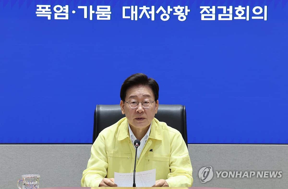 President Lee orders full mobilization to combat extreme heat