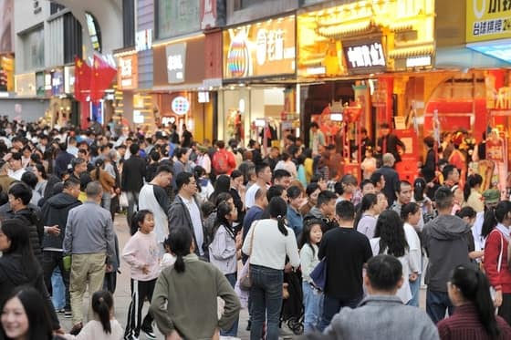 China service sales jump 19.5% during National Day holiday