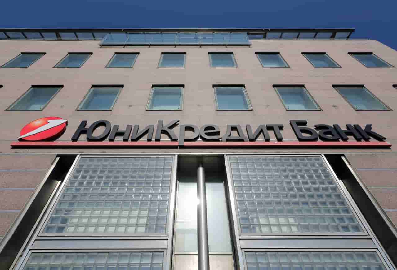 Putin allows UniCredit to reorganize and sell Russian subsidiary