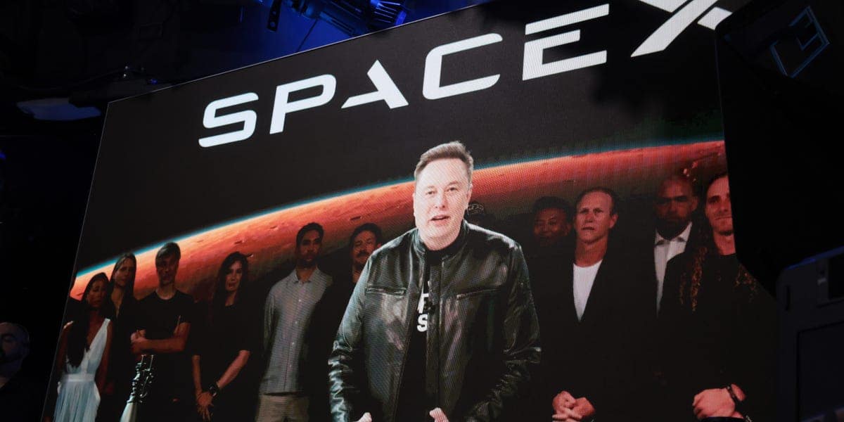SpaceX Analyst Maintains Neutral Stance Amid Wall Street Buy Frenzy