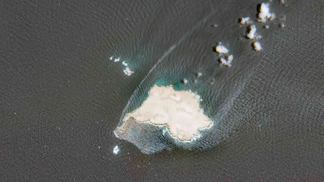 Oil spill expands off Oman from sanctioned Russian tanker