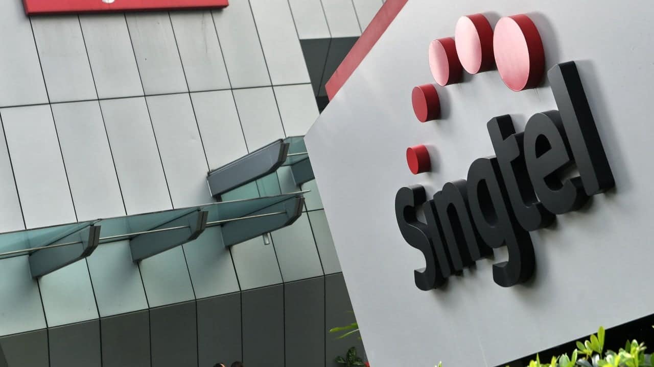 Singapore telecoms company slashes CEO salary over outages