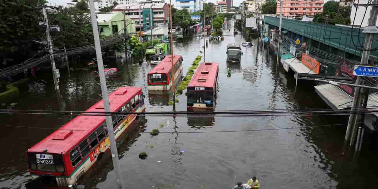 Toyota plants in Thailand temporarily shut by floods