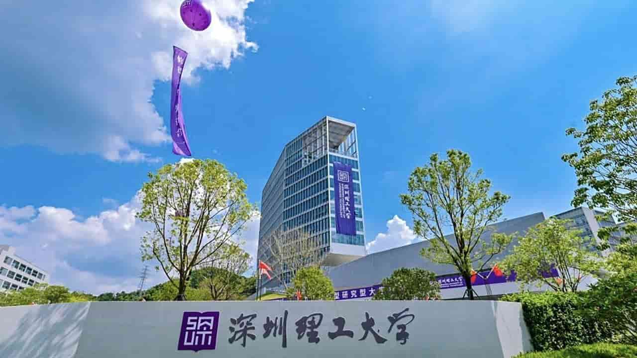 Chinese University to Replace English Classes with AI