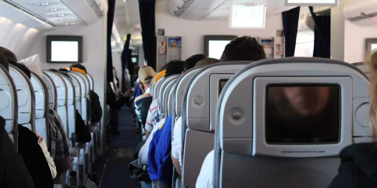 US House bill seeks ban on in-flight phone calls