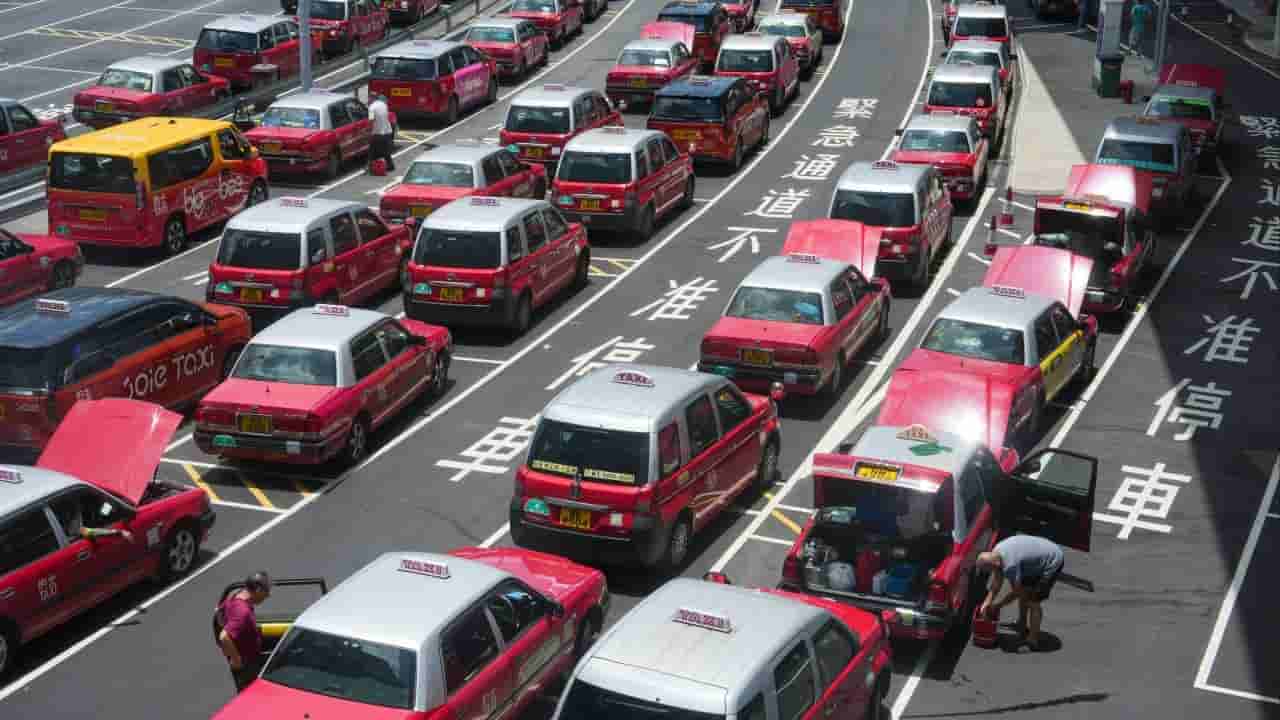 3 Hong Kong taxi drivers banned for 3 months under demerit points system
