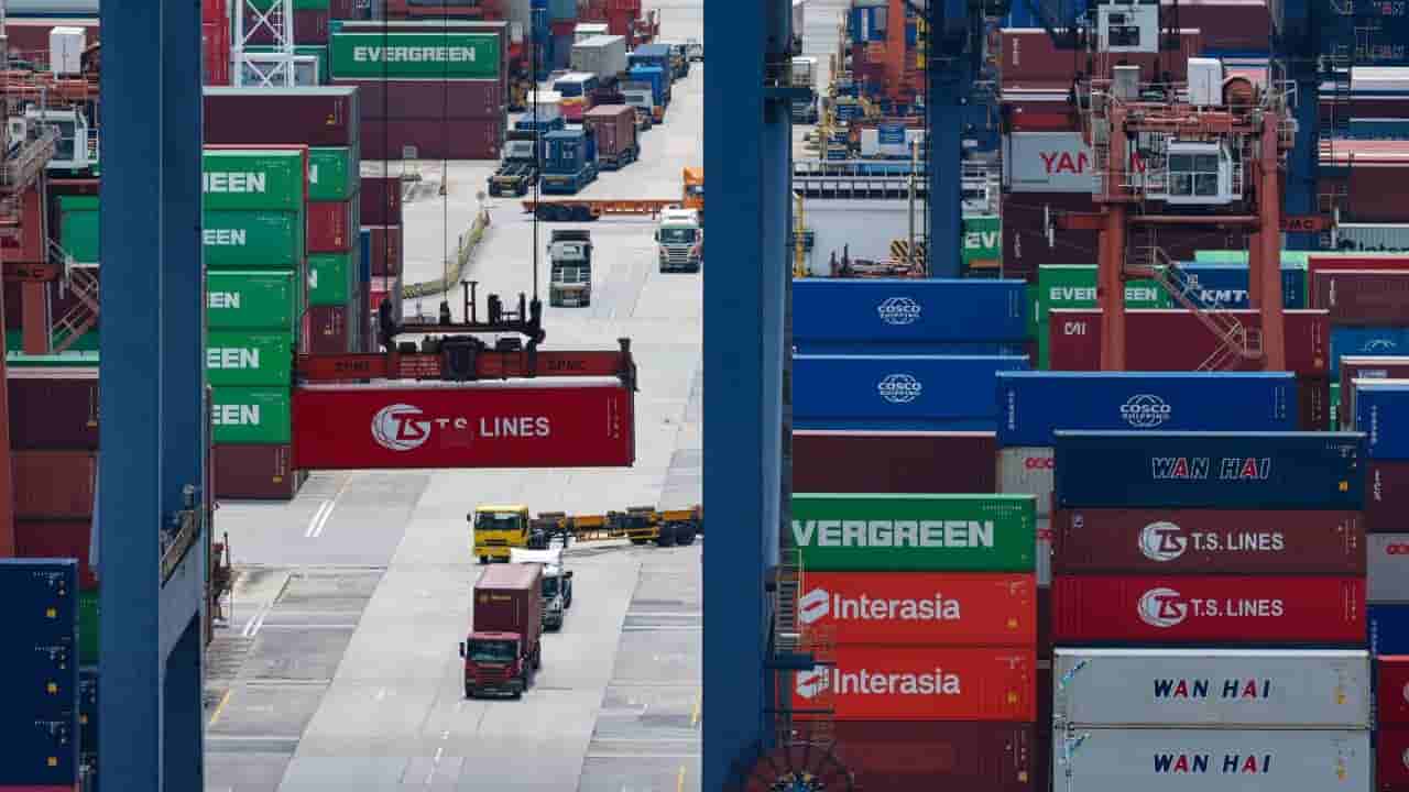 Hong Kong exports surge 53% to HK$667.9 billion