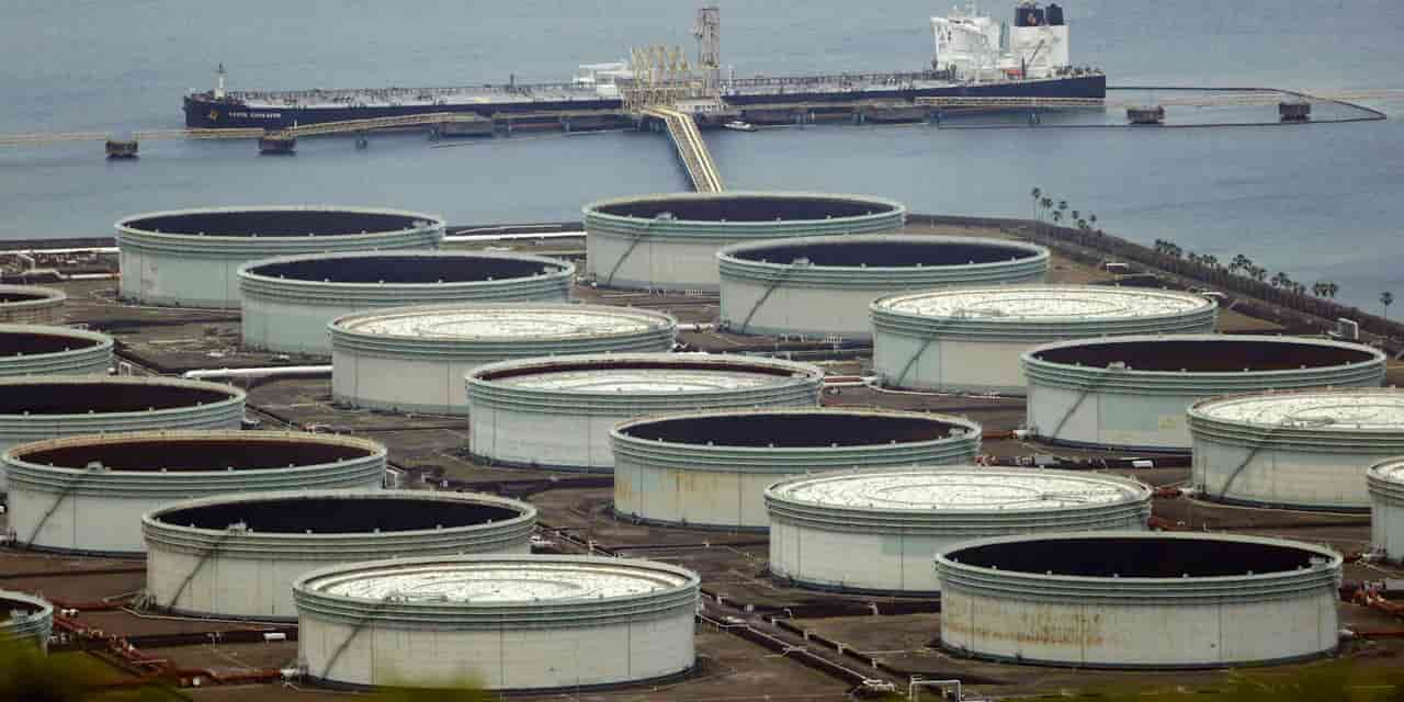 Global oil inventories fall as Hormuz shipping halt persists