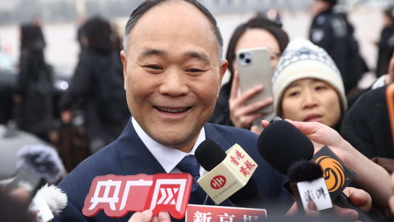 Li Shufu Steps Down as Geely Auto Head Amid Profit Decline