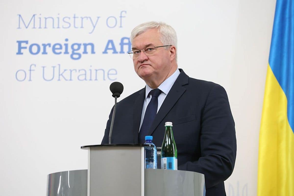 Ukraine plans sanctions on 20+ Russian oligarchs after EU delistings