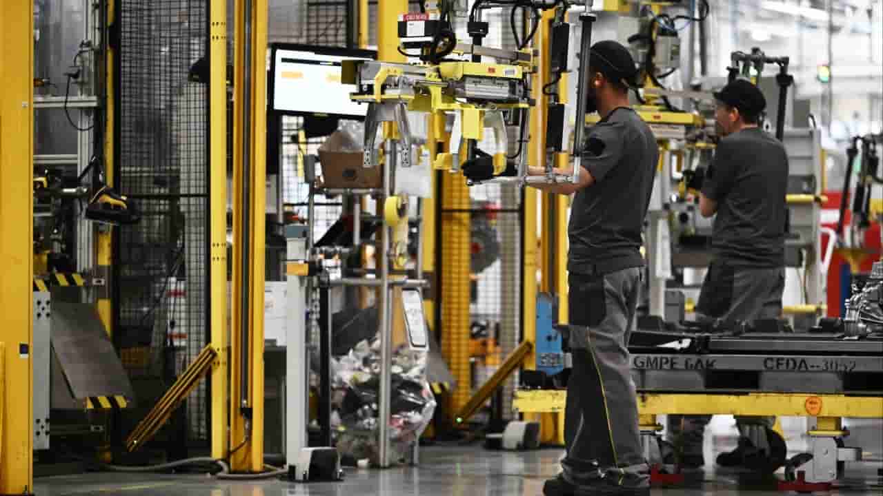 Renault to assemble Chinese EV motors in France amid job loss fears