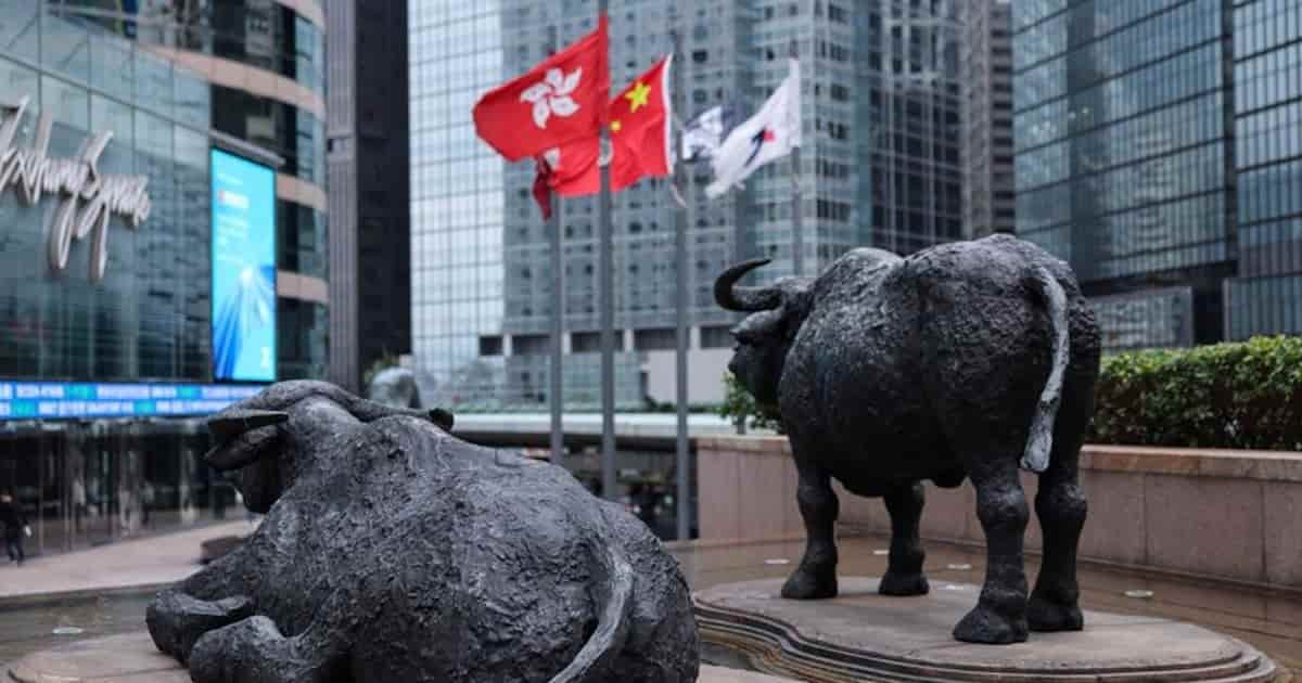 Asian shares dip as earnings loom; oil falls on supply fears
