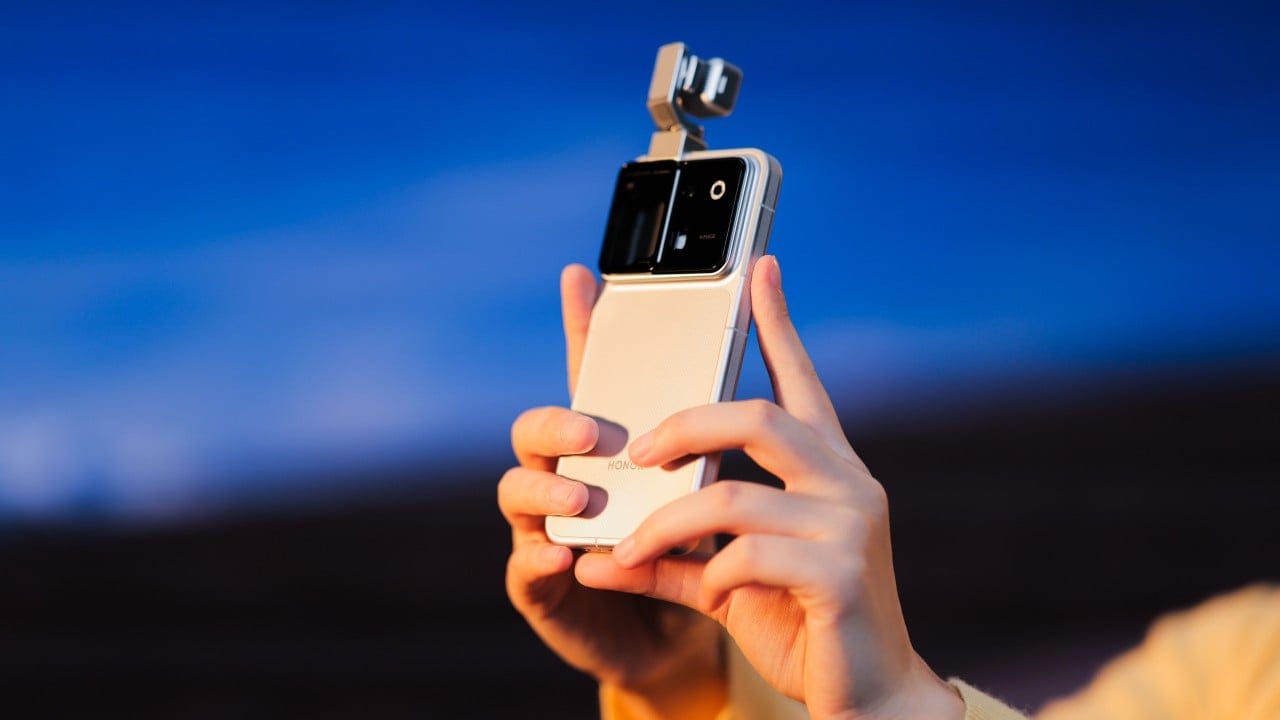 Honor Unveils Robot Phone with Nodding Camera to Enhance Global Appeal