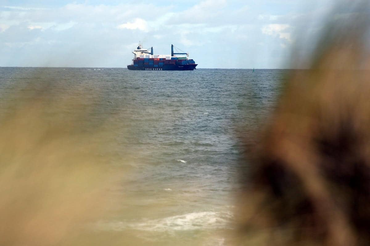 Container ship Dubai Tower completes Arctic voyage to UK