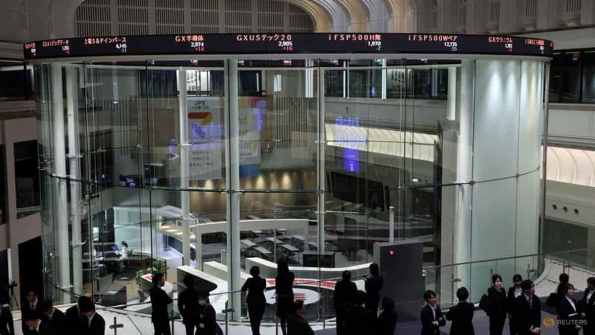 Japan's Bond Market Rout Risks Fiscal Plans Amid Limited Policy Options
