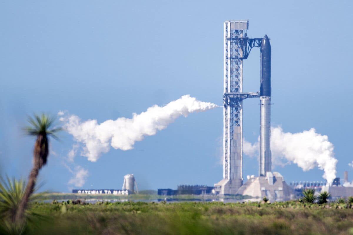 SpaceX Shares Decline for Third Straight Session