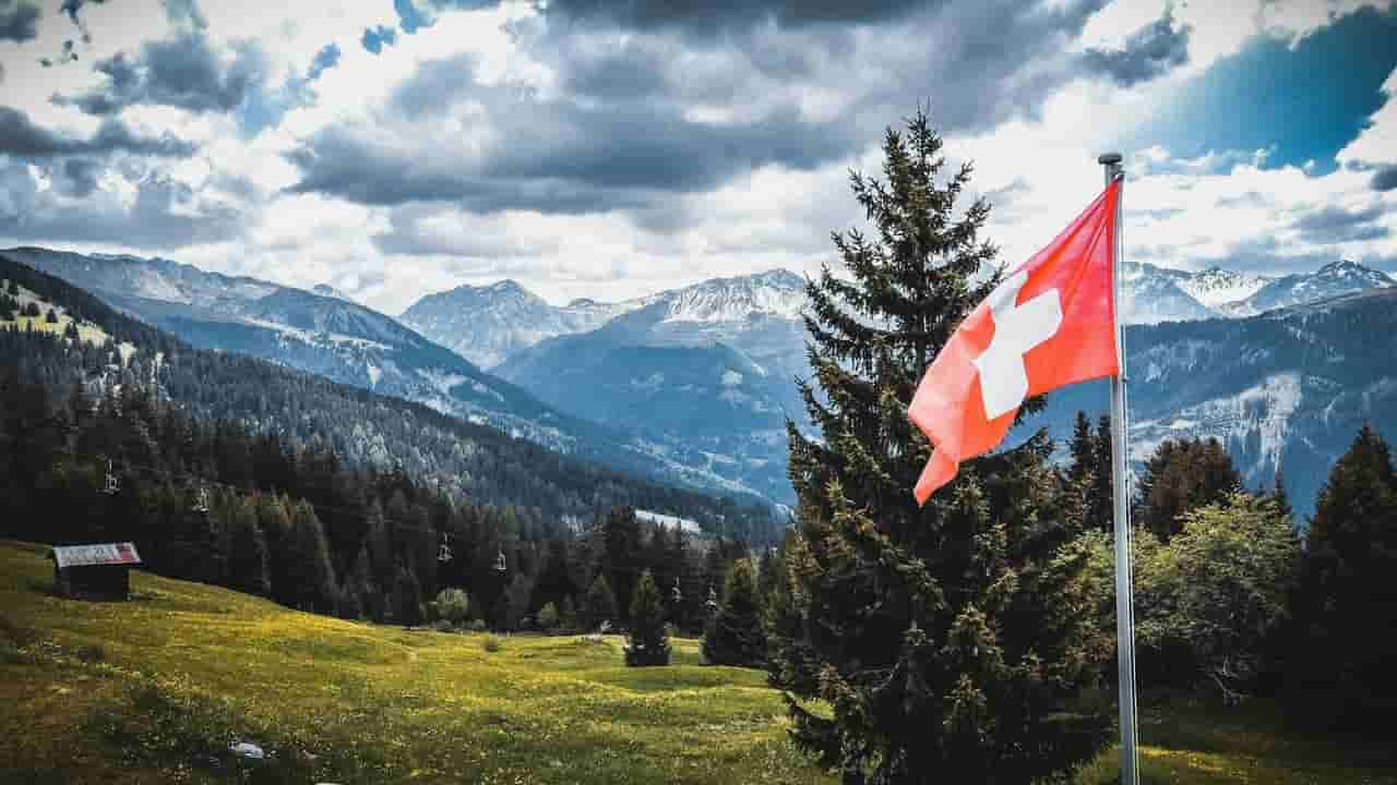 Swissquote cuts full-year guidance as crypto income plunges