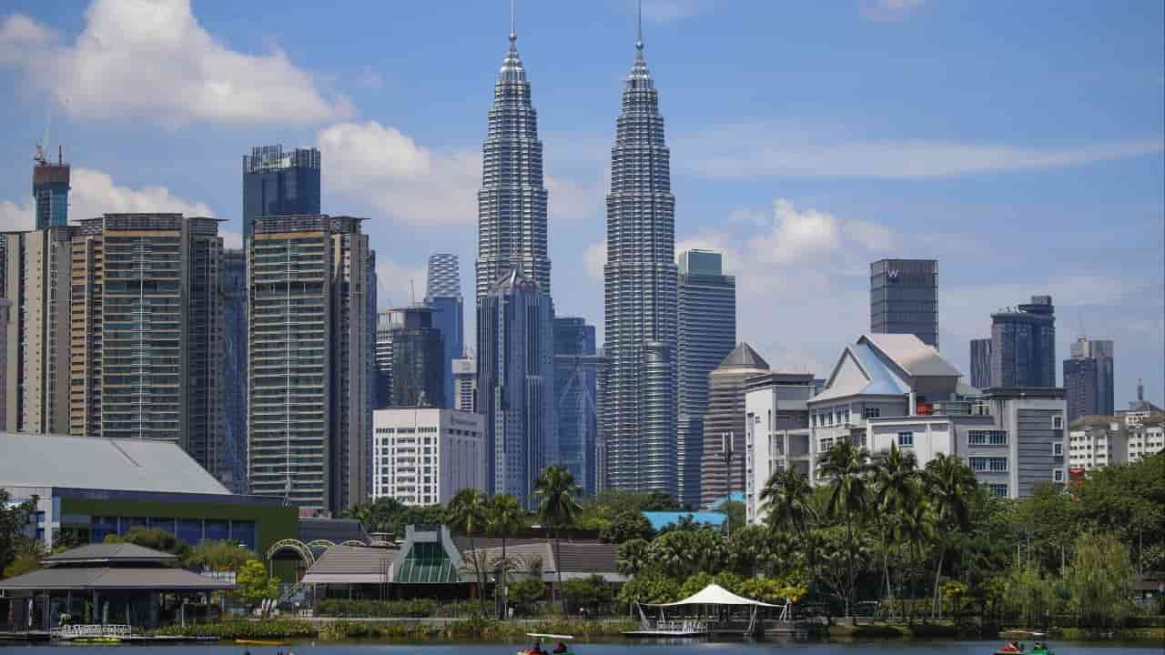 Hong Kong Firms Eye Malaysia's Growth in Infrastructure and AI