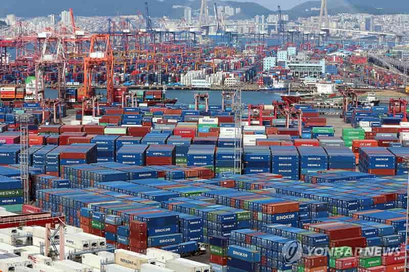 South Korea Exports Surge 60% on Chip Demand
